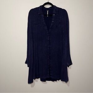 Free People women's navy crinkle long sleeve button down oversized top in XS